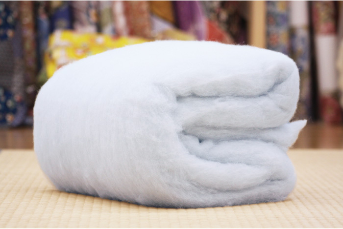 赤ちゃんの掛布団は湿気をコントロールして、圧力をかけないで理想の寝ている間の体温を気持ちよく推移させる櫻道ふとん店の特許「温泉綿」を使った掛布団が人気です