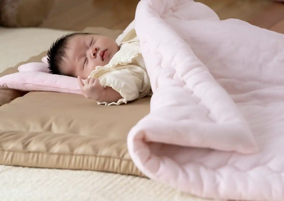 子赤ちゃんの眠りから考えるベビー布団