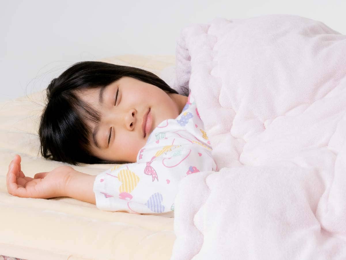 櫻道ふとん店の子供用敷布団マットレス寝る子供